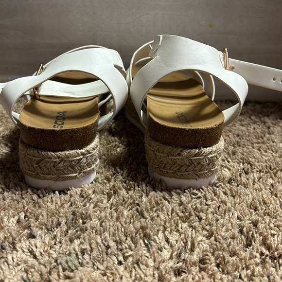 Platform sandals - Picture 3 of 4